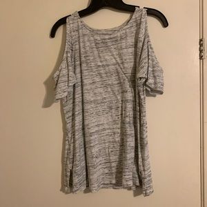 🌟3/$9🌟 LOFT peep shoulder t-shirt